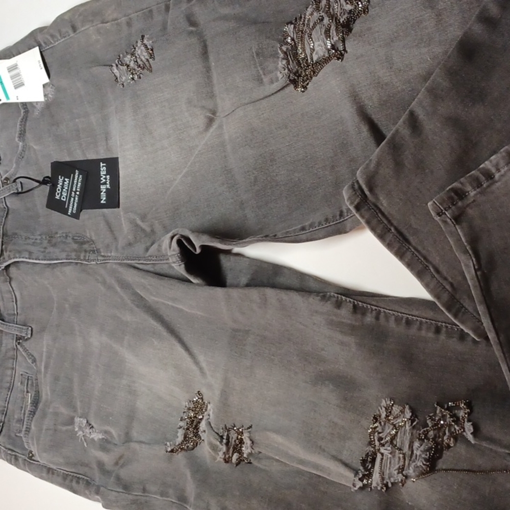 Nine west gramercy grey 16 distressed with chains iconic denim Jeans